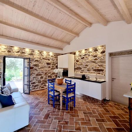 Апартаменти Stazzo San Teodoro La Quercia Piscina Condivisa Екстер'єр фото