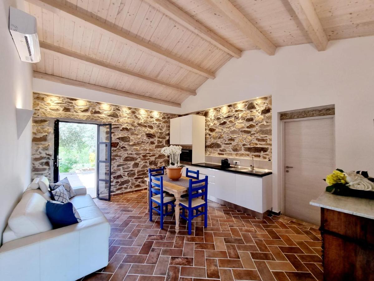 Апартаменти Stazzo San Teodoro La Quercia Piscina Condivisa Екстер'єр фото
